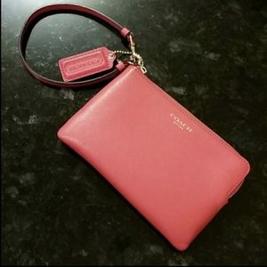 Coach leather cross grain coral wristlet